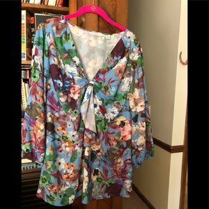 ISAAC MIZRAHI POLY SPAN TOP NWOT PRETTY PRINT